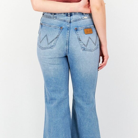 Billabong x Wrangler High Rise Medium Wash Floral Patchwork Non-Stretch Jean. 27 - Picture 3 of 15